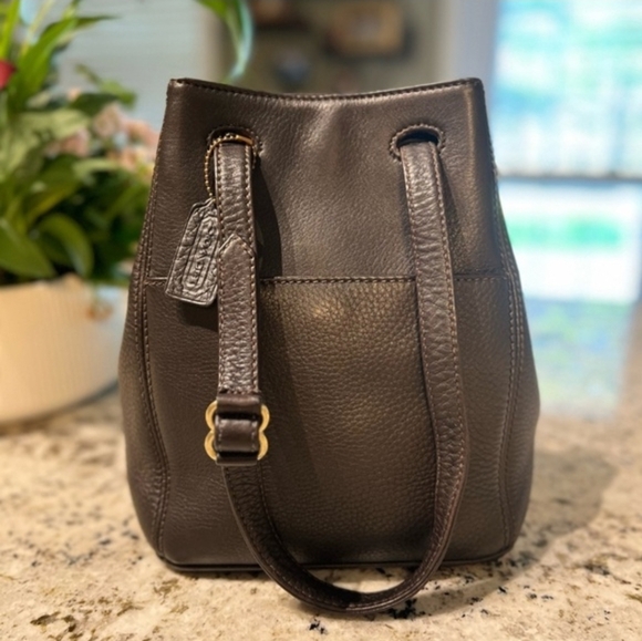 Coach Handbags - Coach 1997 Sonoma Italy Drawstring Natural Grain Chocolate Leather Shoulder Bag